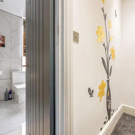 10w - For Your Relaxed & Cosy Leeds (West Yorkshire)
